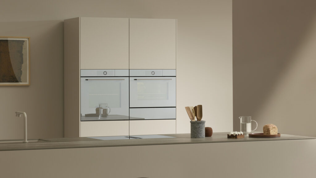 Four vapeur combiné V-ZUG CombairSteamer intégré dans une cuisine moderne élégante