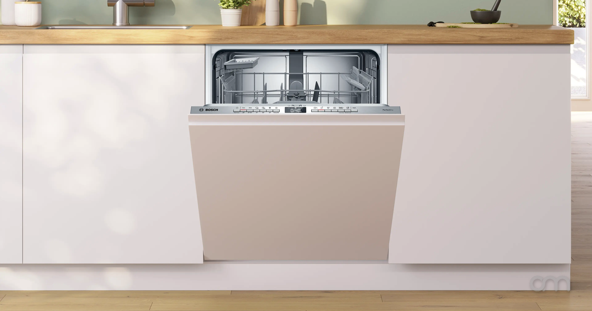 Lave-vaisselle Bosch entièrement intégrable encastré dans une cuisine moderne — guide d'entretien Arts & Ménagers