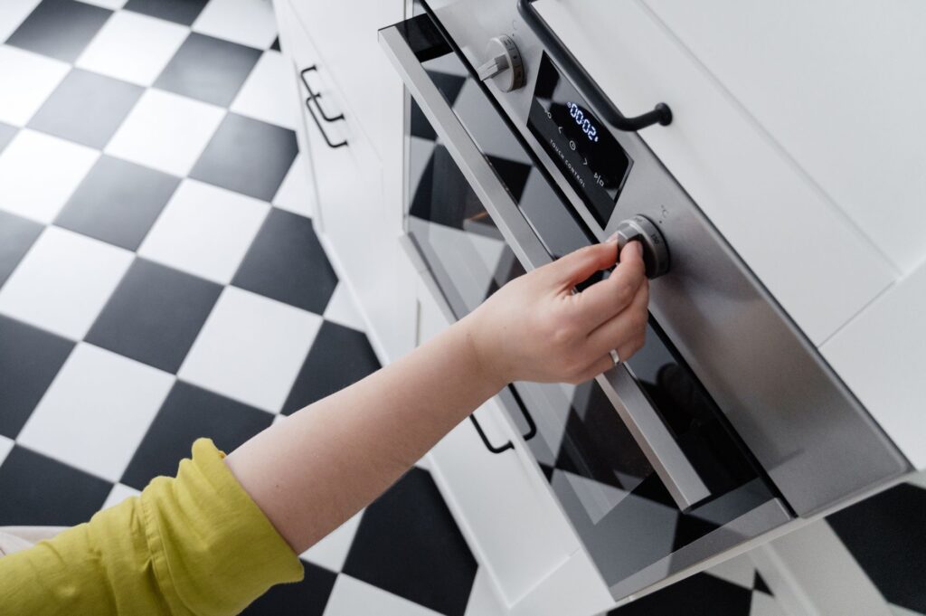 Fours encastrables compacts AEG : la puissance du micro-ondes et du gril réunis dans votre cuisine — AEG