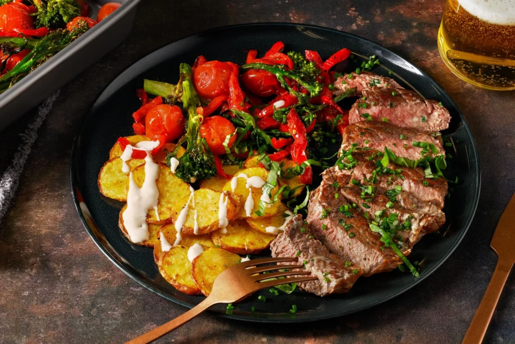 Entrecôte poêlée au beurre d’herbes et légumes d’été grillés