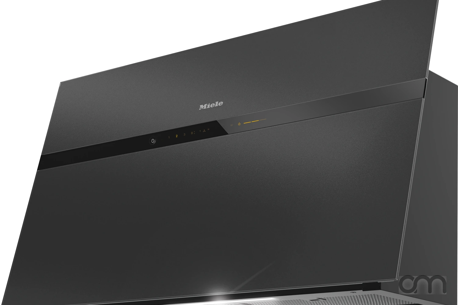 Hotte murale inclinée Miele en verre noir avec bandeau tactile, filtre à graisse métallique et éclairage LED allumé