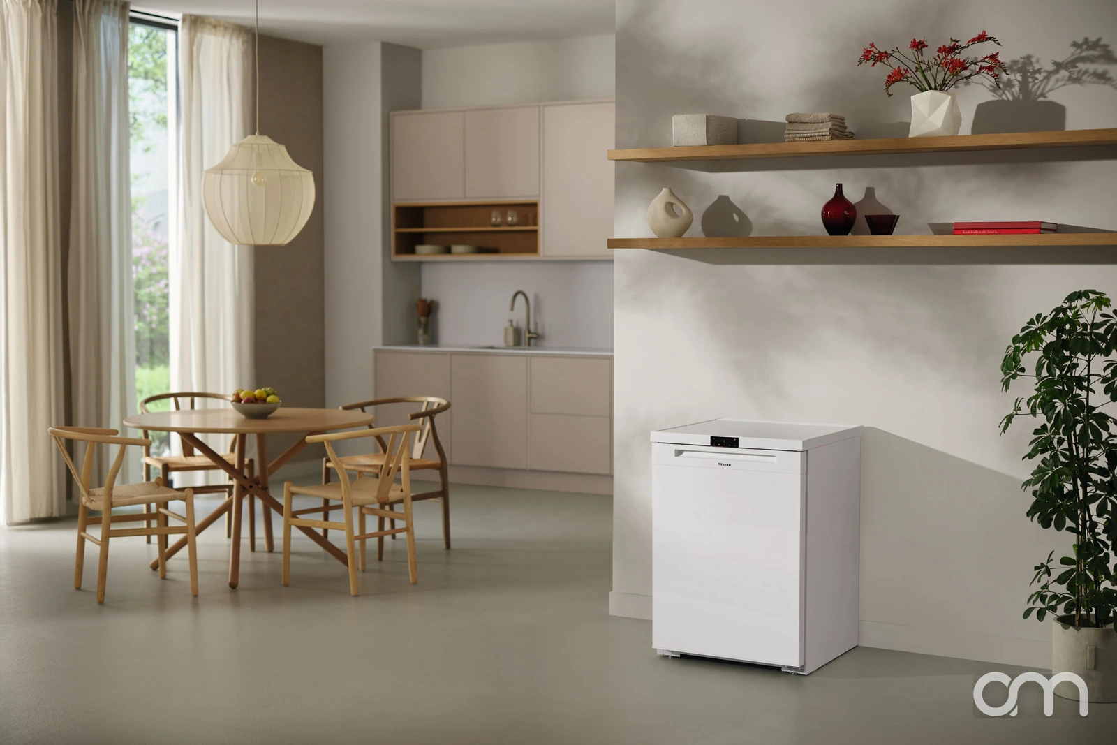 Congélateur table top Miele installé dans une pièce de vie lumineuse, choisir la classe climatique d'un congélateur pour une cave ou un garage dans le canton de Neuchâtel